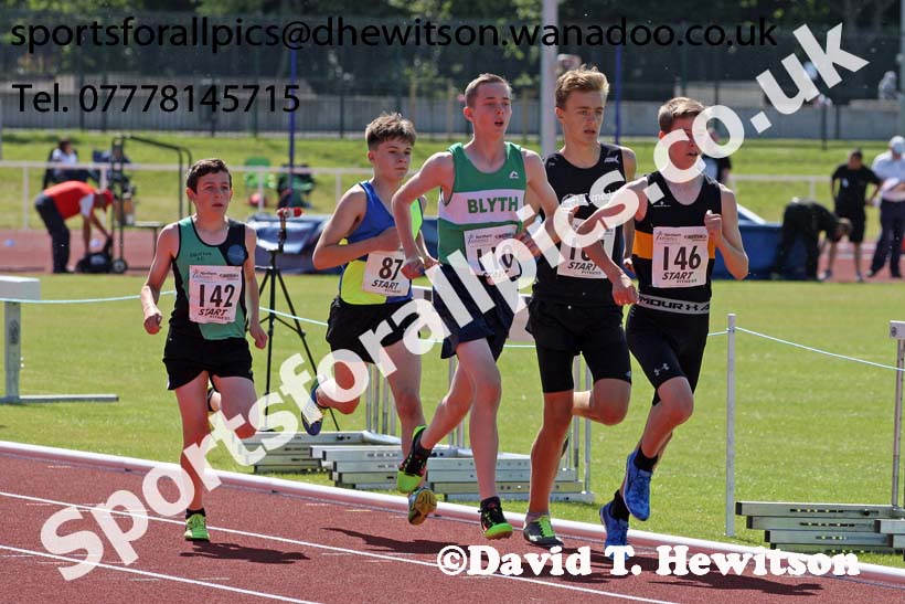 Under-15 boys 1500 metres. Photo: David T. Hewitson/Sports for All Pics